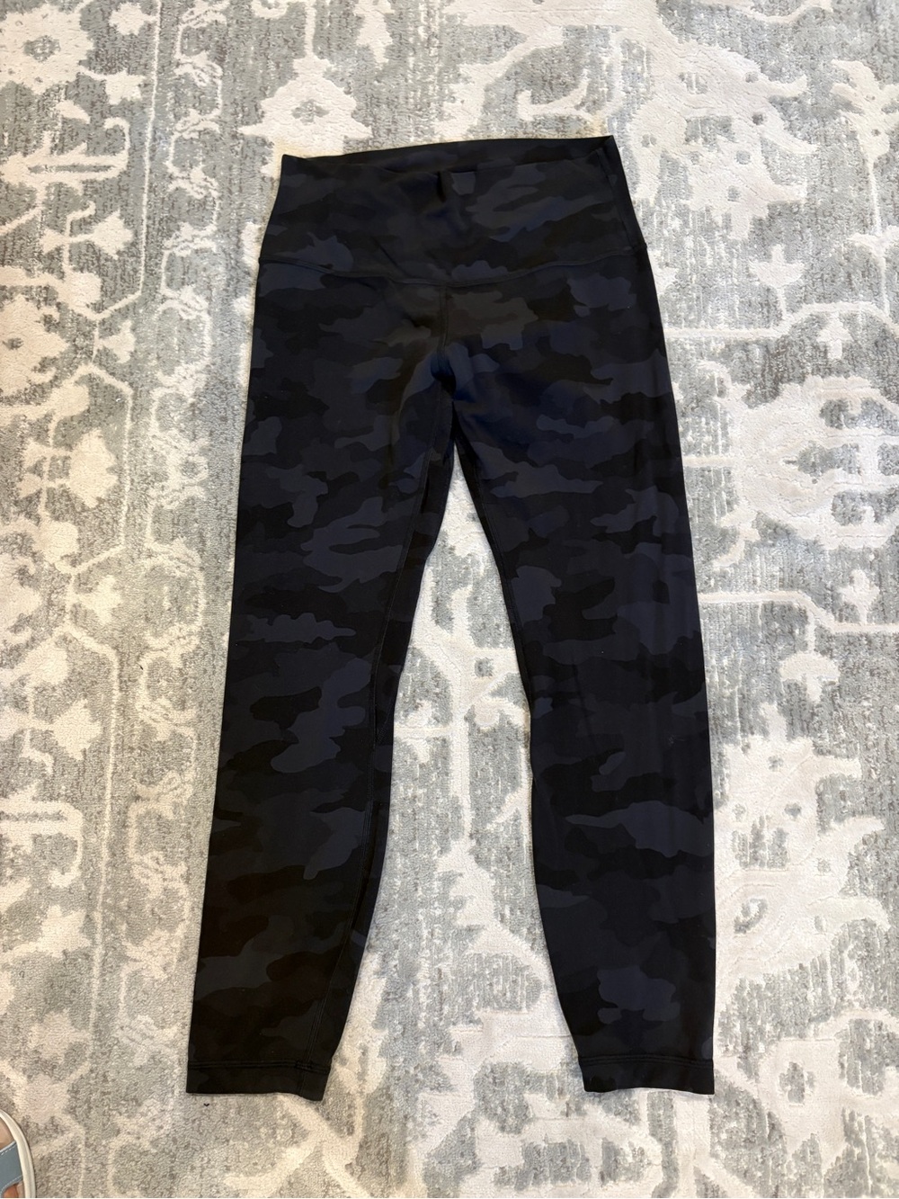 Lululemon Black Camo High Rise Leggings Approx Size 8 25 Inch Inseam